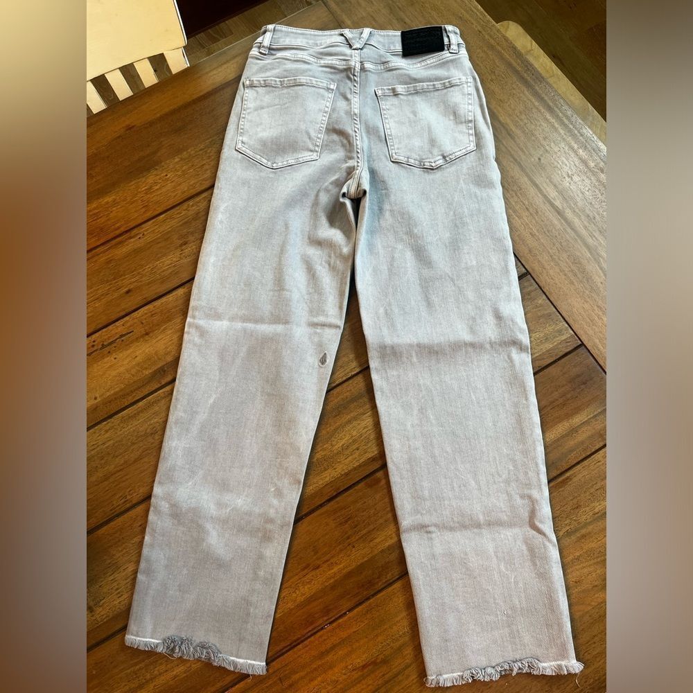 VOLCOM Light Gray Wash Straight Leg Jeans;Size 26 STN STEP HIRISE PANT;InSeam 26